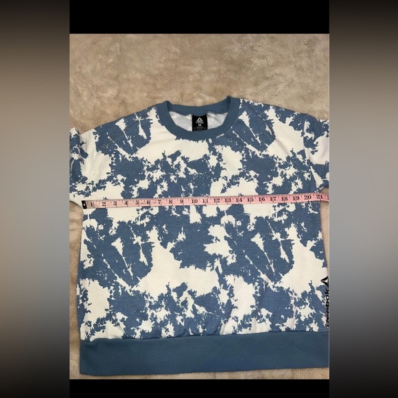 Womens Reebok crewneck sweatshirt size medium - Picture 4 of 4